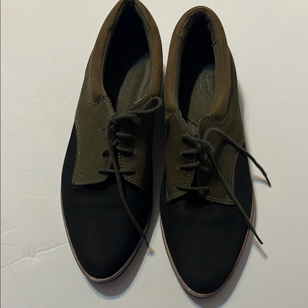 Bass Women's Black and Olive Oxfords